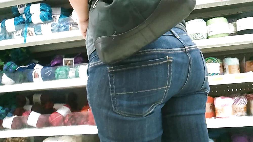 16P Candid Jeans 002
