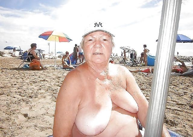 25P Omas,grannies at the beach 