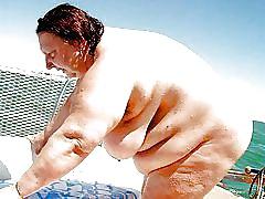 25P Omas,grannies at the beach 