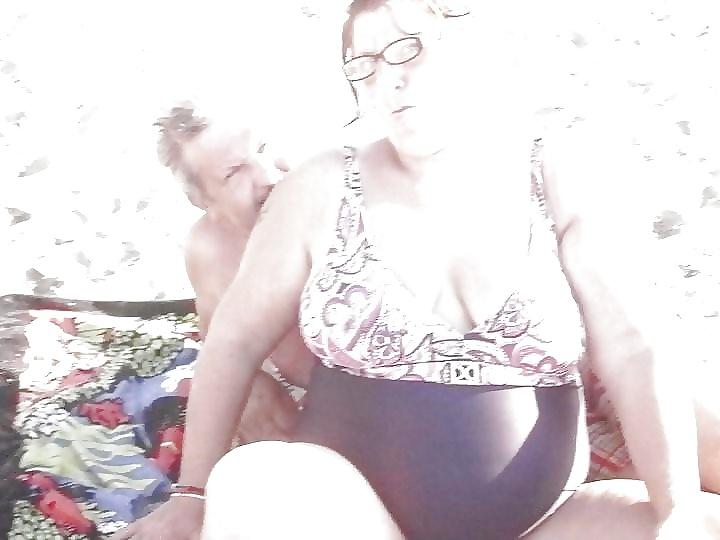 25P Omas,grannies at the beach 