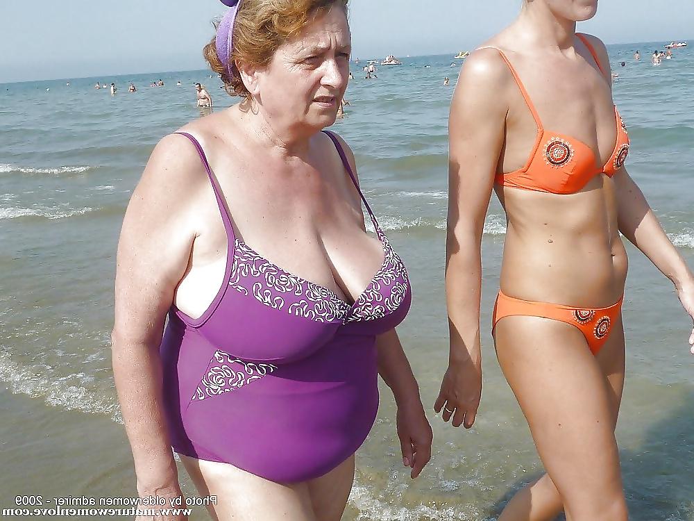 25P Omas,grannies at the beach 