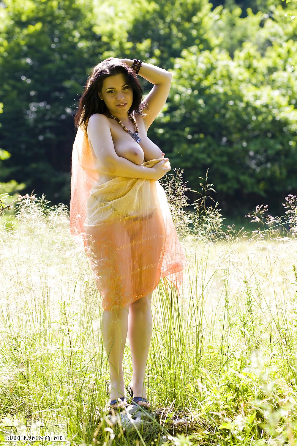 25P Prettiest big boobs women in the world 2