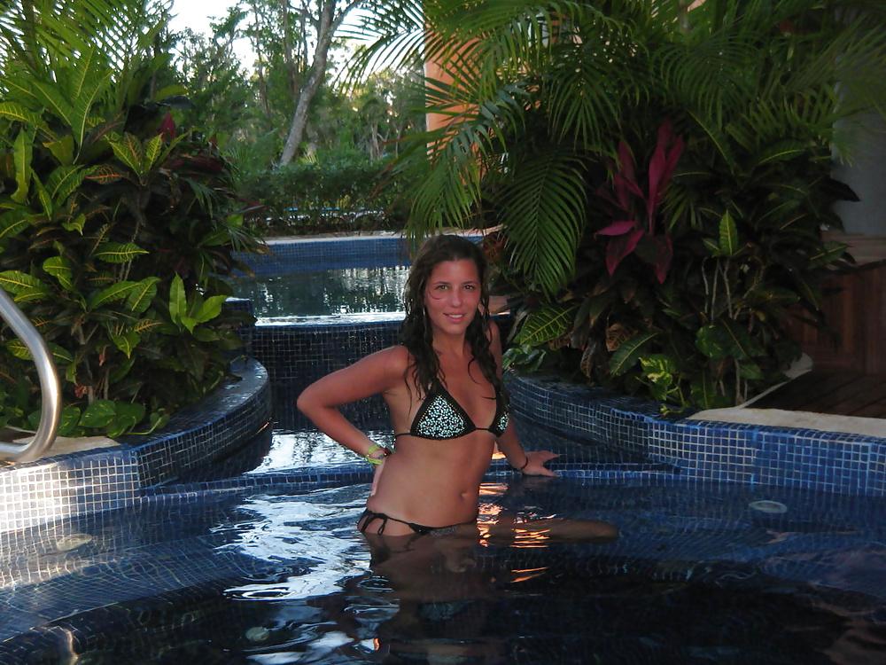 25P Hot friends on holiday