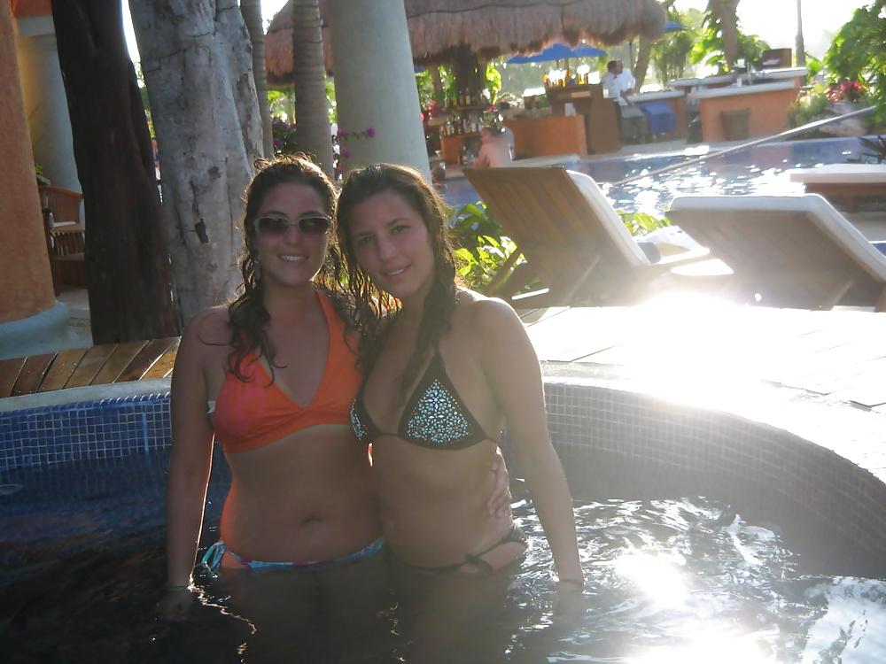25P Hot friends on holiday