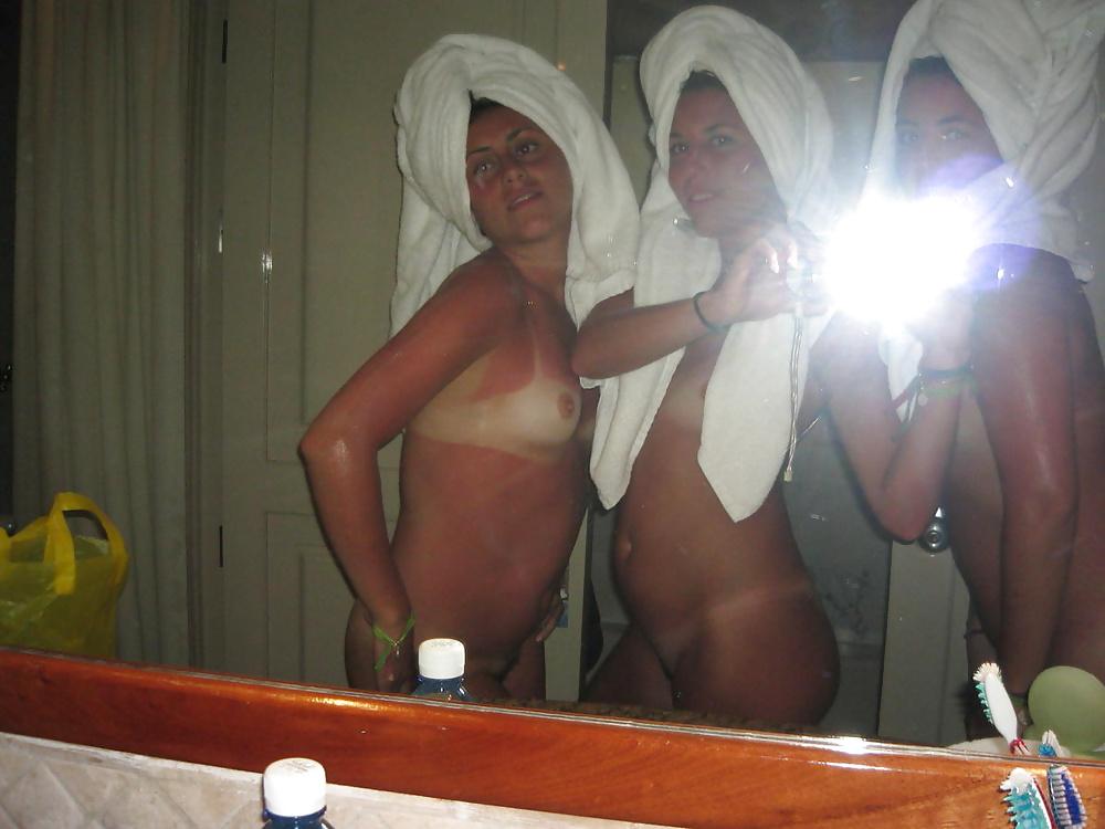 25P Hot friends on holiday
