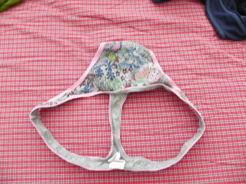 11P Girls thongs