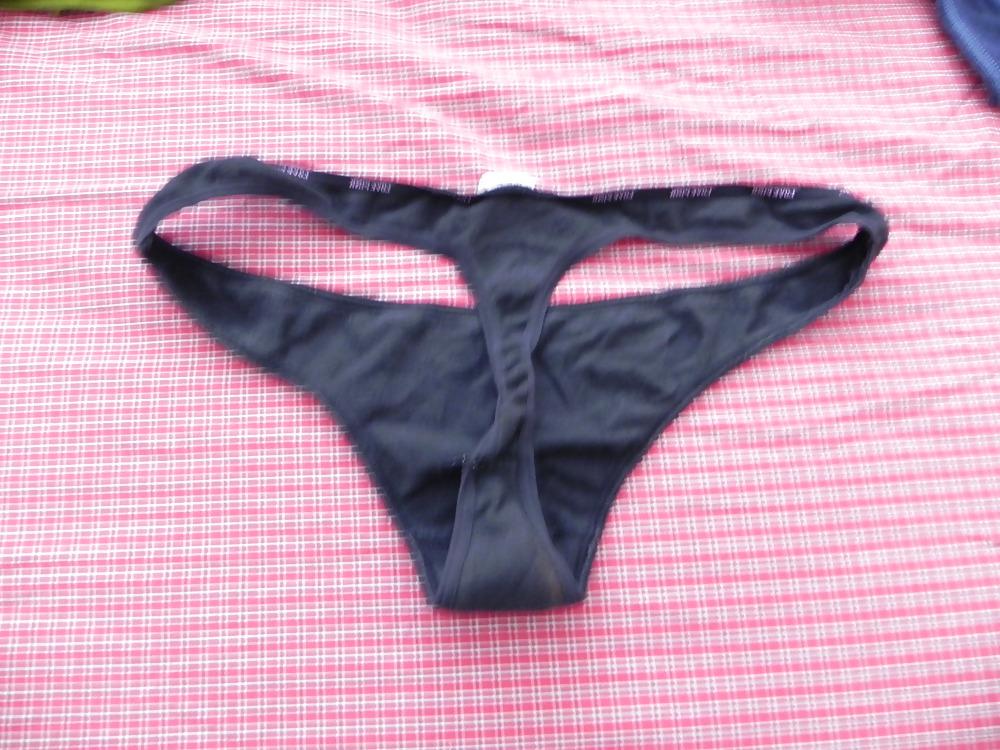 11P Girls thongs
