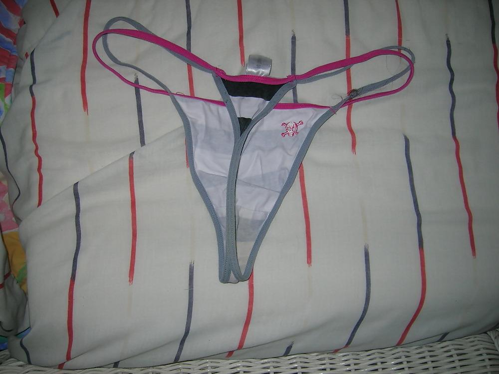 11P Girls thongs