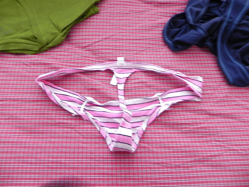 11P Girls thongs