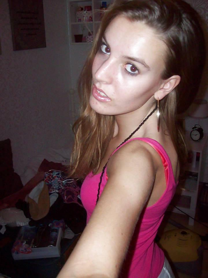 25P Dutch twitter slut (nudes)
