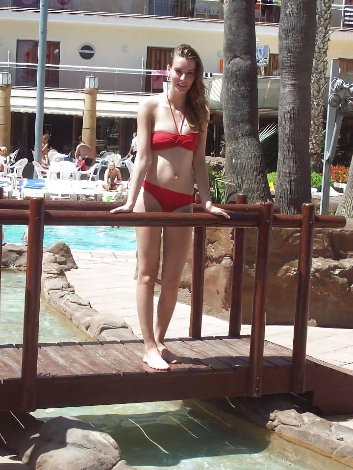 25P Dutch twitter slut (nudes)