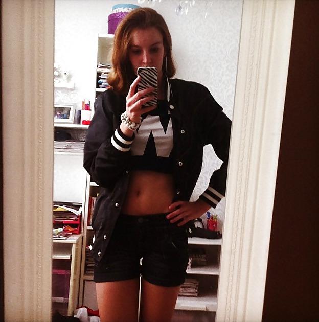 25P Dutch twitter slut (nudes)