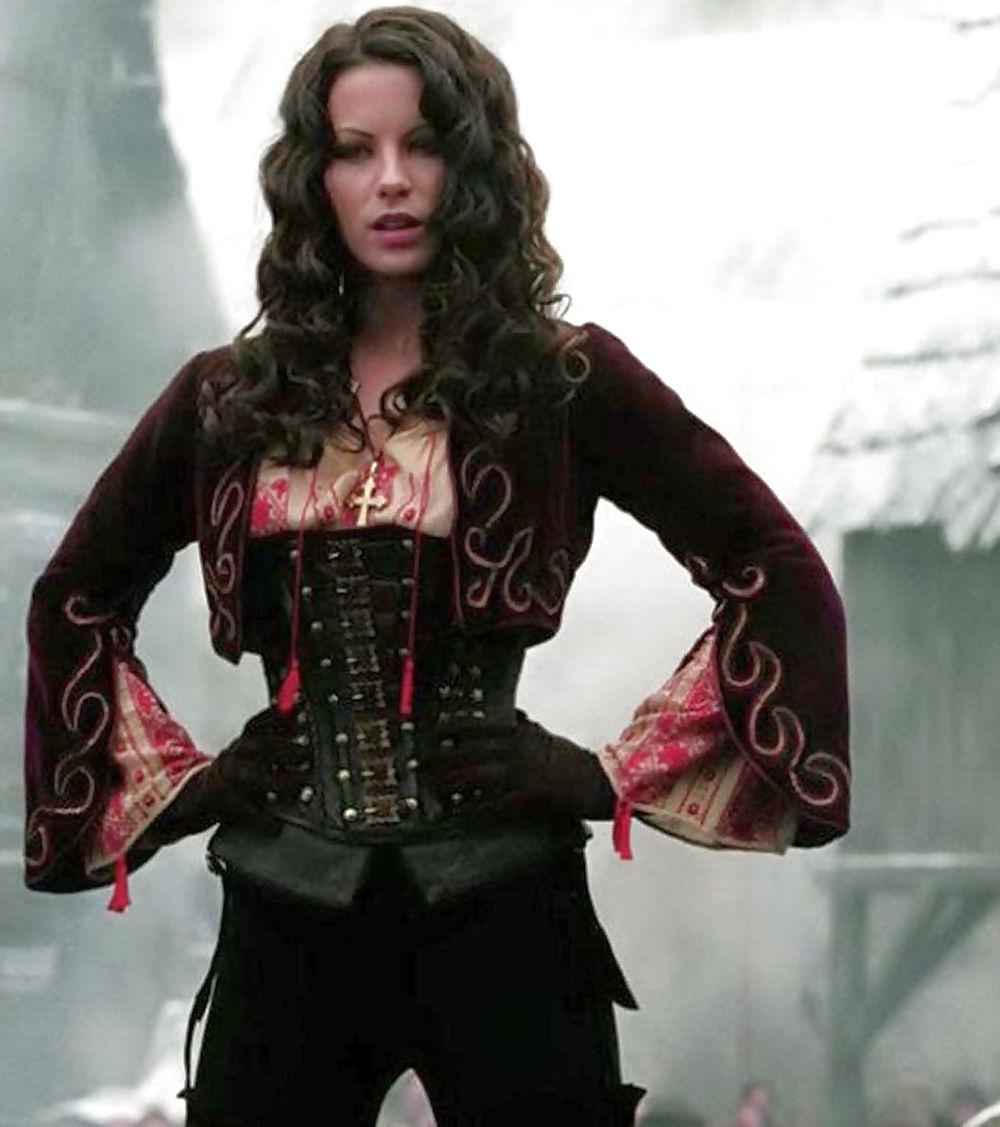 21P Kate Beckinsale – Ledergöttin!