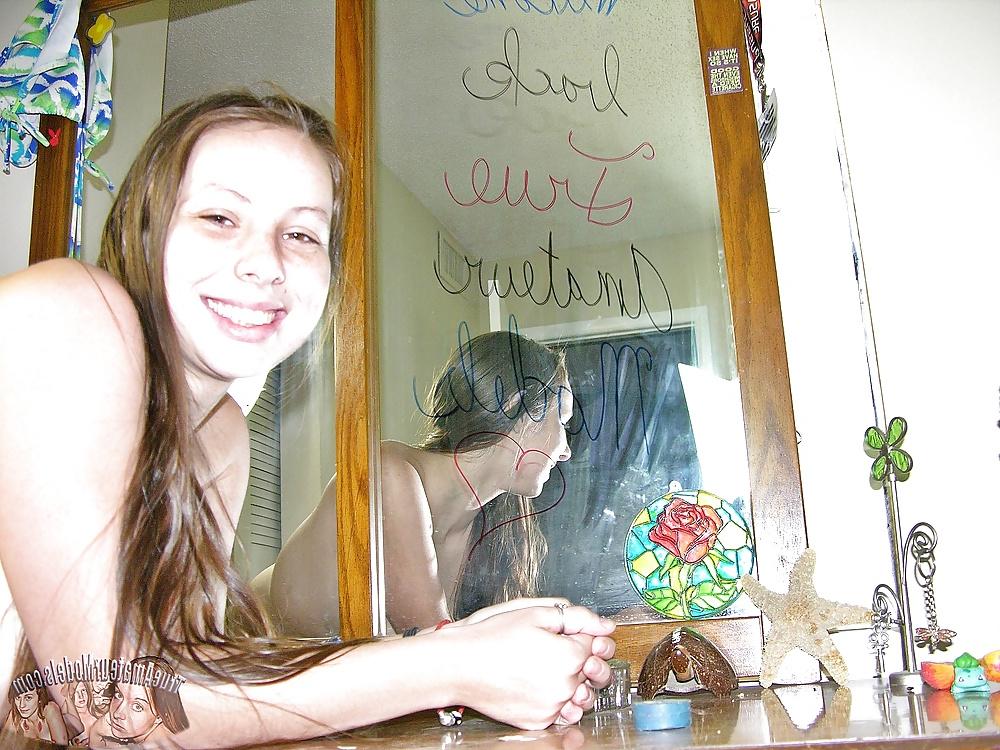 15P Zoe Nude At Home