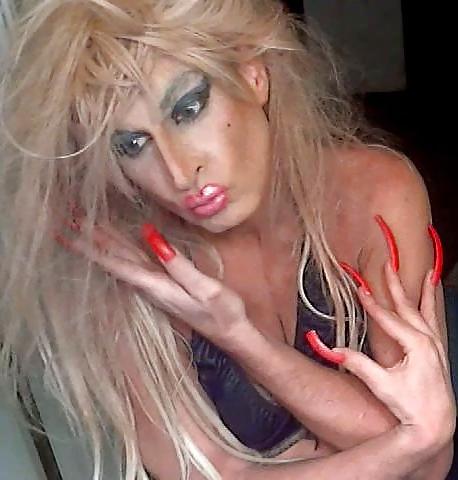 8P Dfwhottie long nails, high heels, shemales