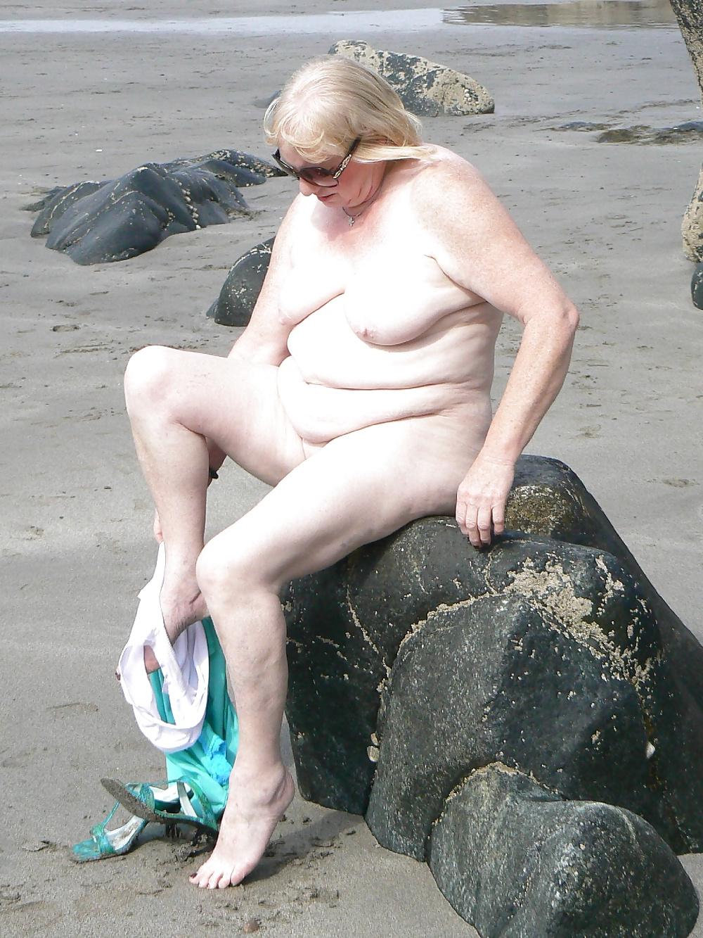 25P BLONDE NAKED GRANNY AT THE BEACH