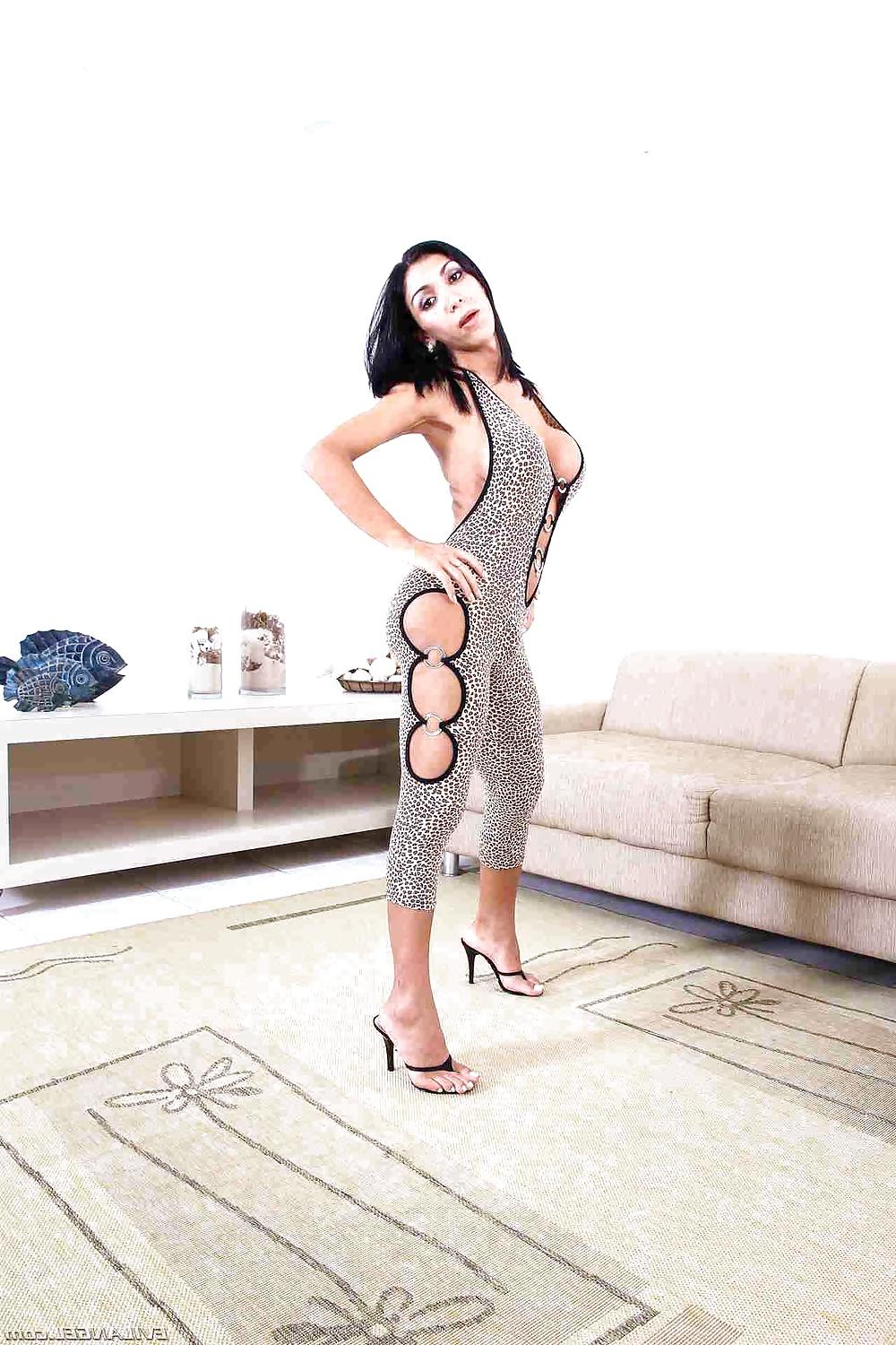 25P Favorite Shemale SABRINA SUZUKI 1