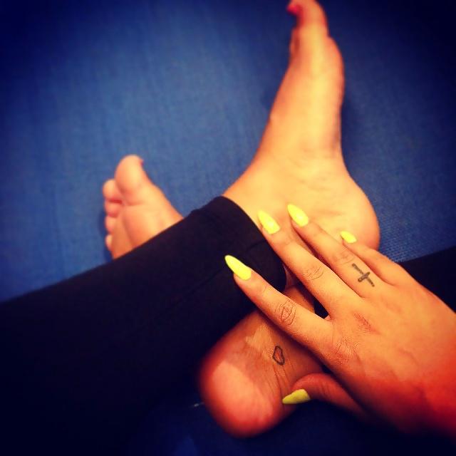 25P My facebook friend 's feet ,legs and ass