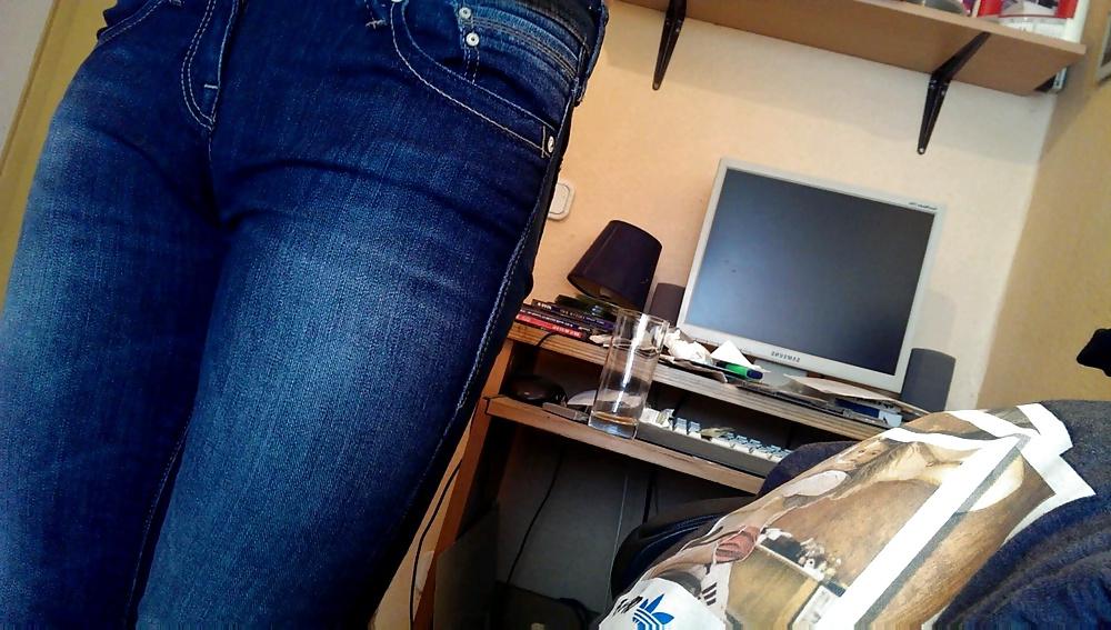 9P Neighbours ass caught on camera