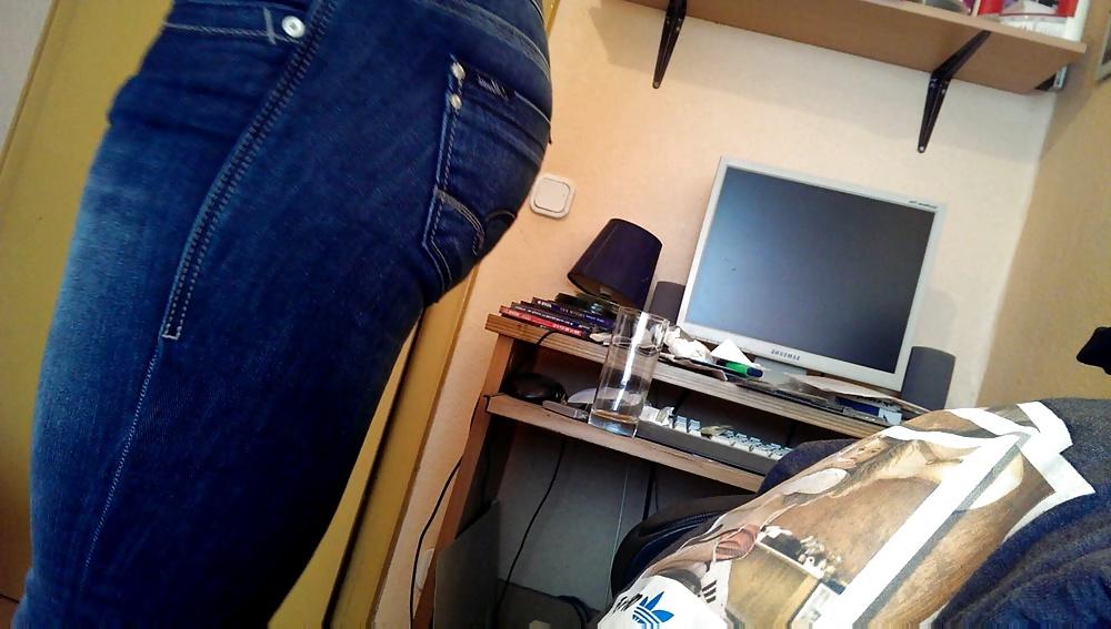 9P Neighbours ass caught on camera