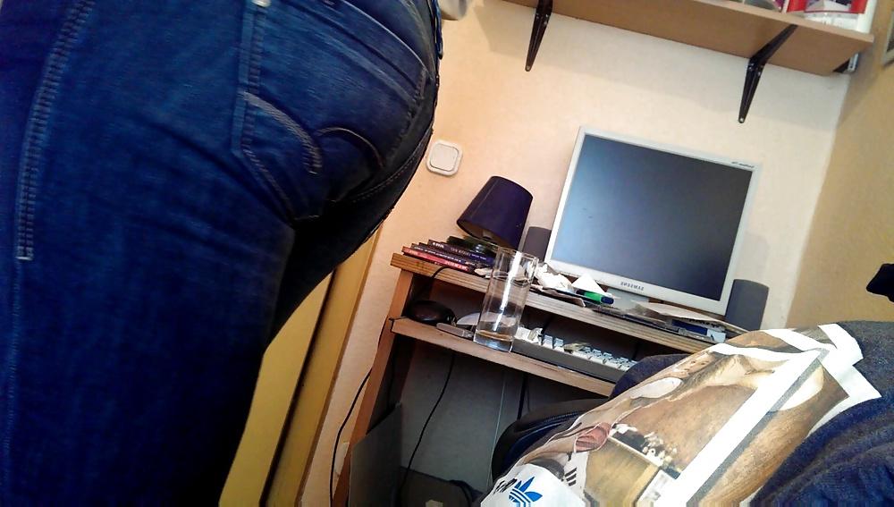 9P Neighbours ass caught on camera