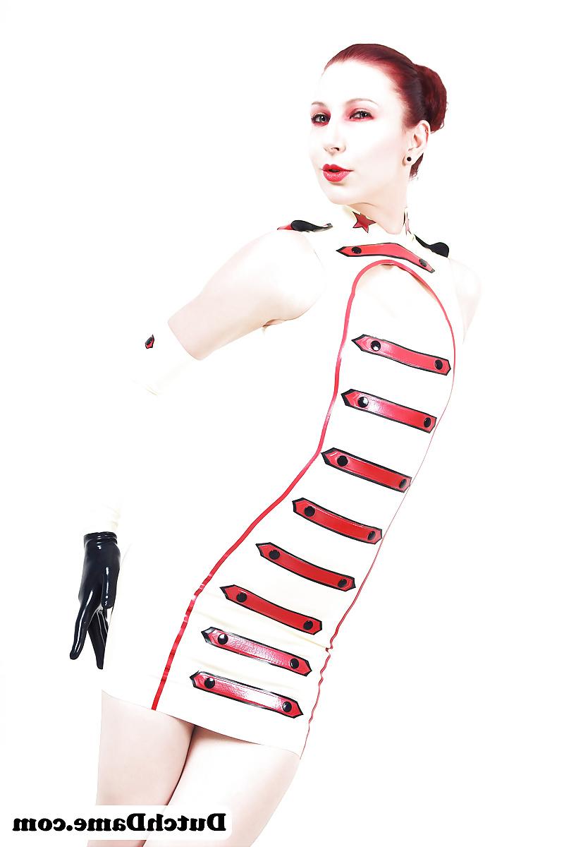 10P Dutch Dame in Latex