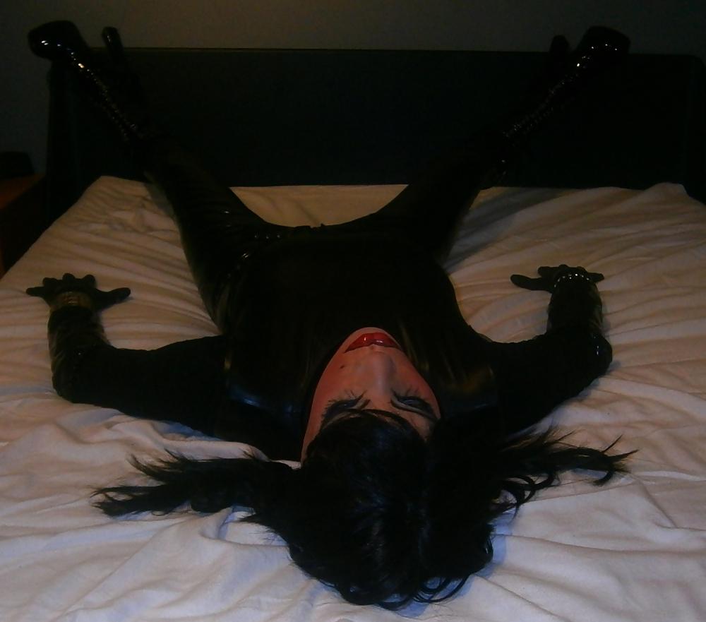 10P Kinky Latex Doll 5