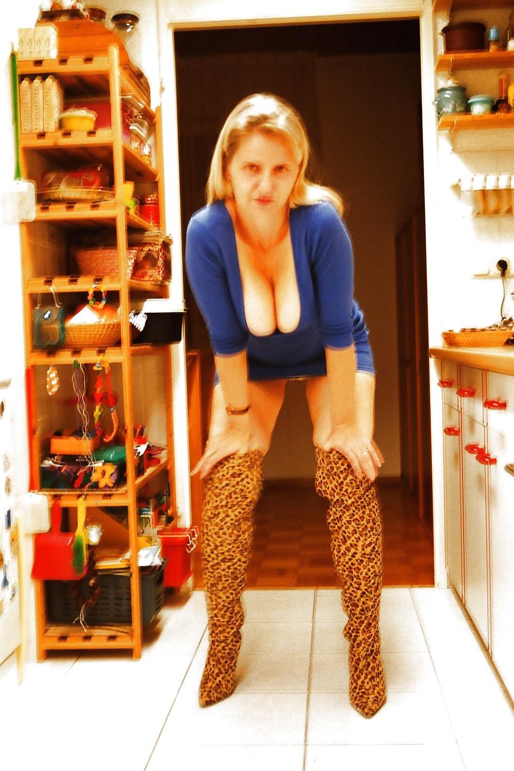 16P KEY - Milf at Home 02 Young Mothers so Awesome