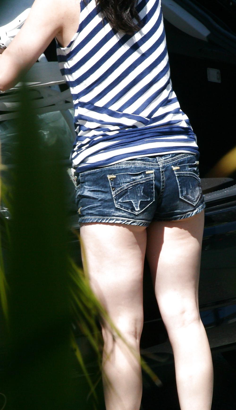 8P Candid Asses III