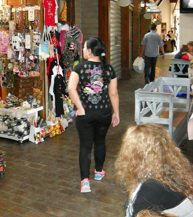 11P Spy shopping old + young romanian
