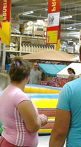 11P Spy shopping old + young romanian