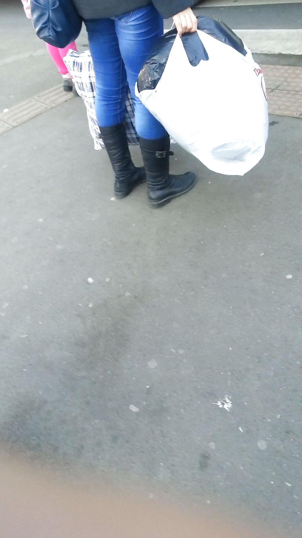 11P Spy shopping old + young romanian