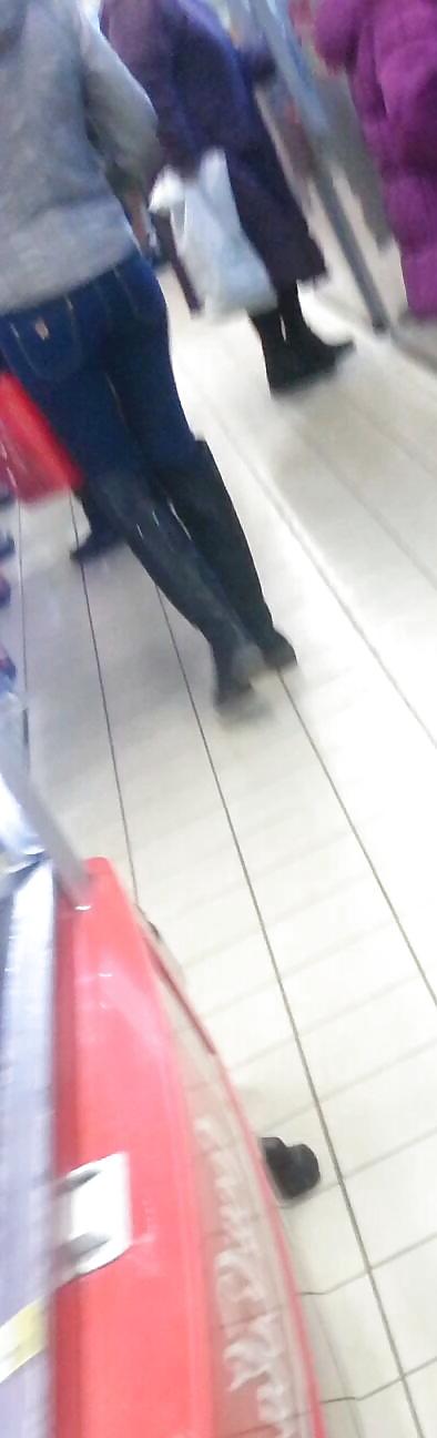 11P Spy shopping old + young romanian