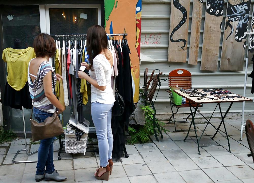 11P Spy shopping old + young romanian