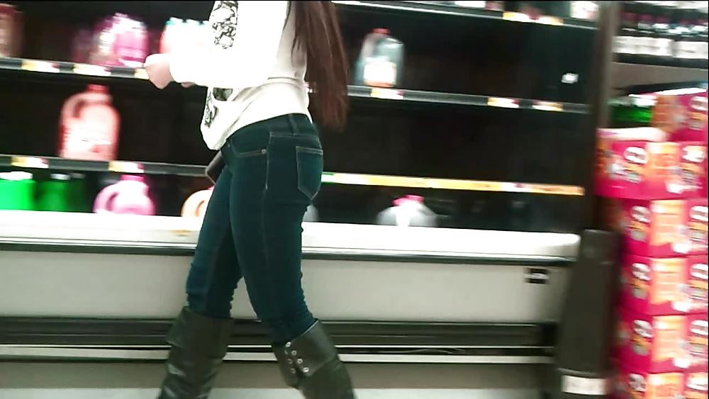 15P Candid Jeans 004