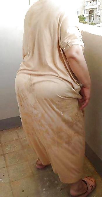 11P Arab women at home  with nice  ass