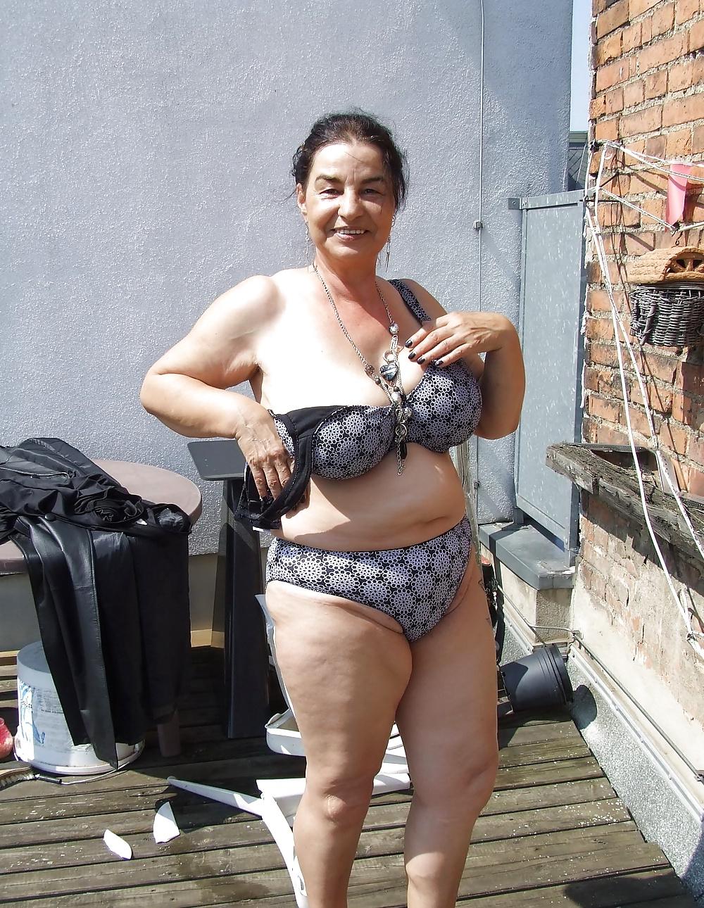 16P Mature slut naked on the terrace