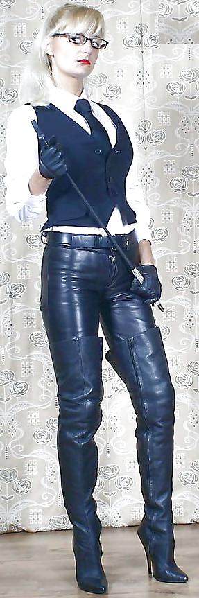 25P Pevs Delight - Shiny latex and leather3