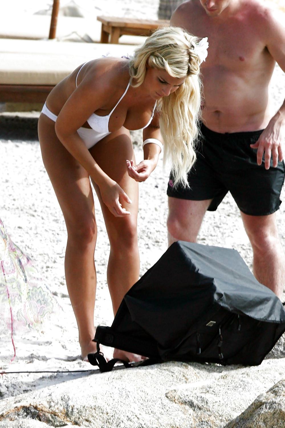 25P Gemma Atkinson Bikini Shooting Her New Calendar in Asia