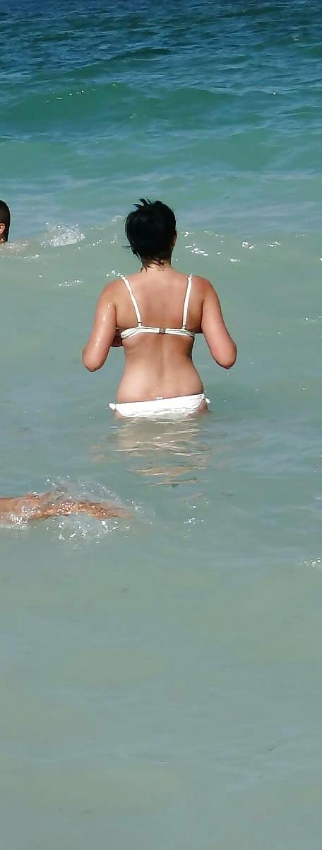 25P Spy teens summer beach romanian