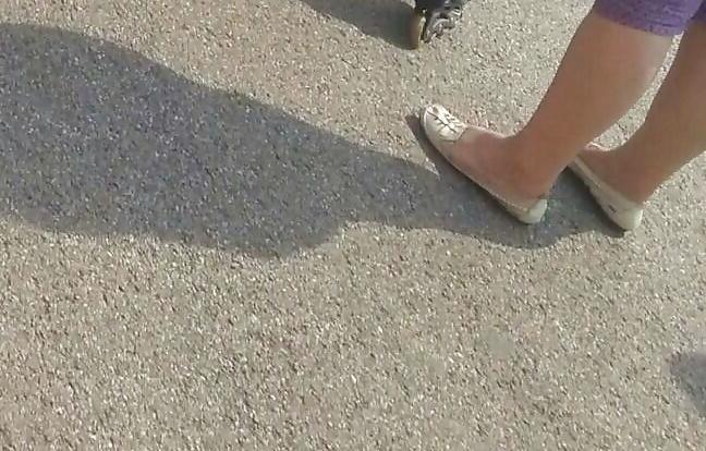 21P Spy feet, legs romanian