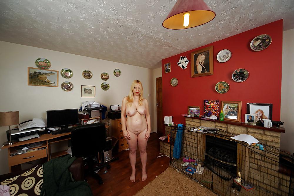 25P Nude At Home