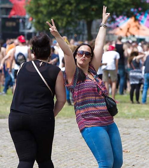 25P Dutch party girls
