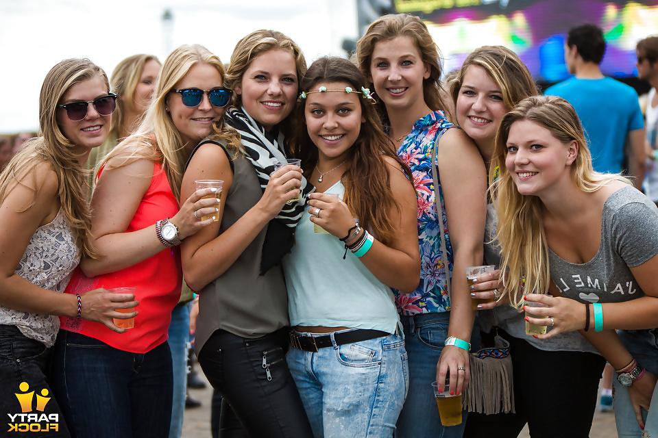25P Dutch party girls