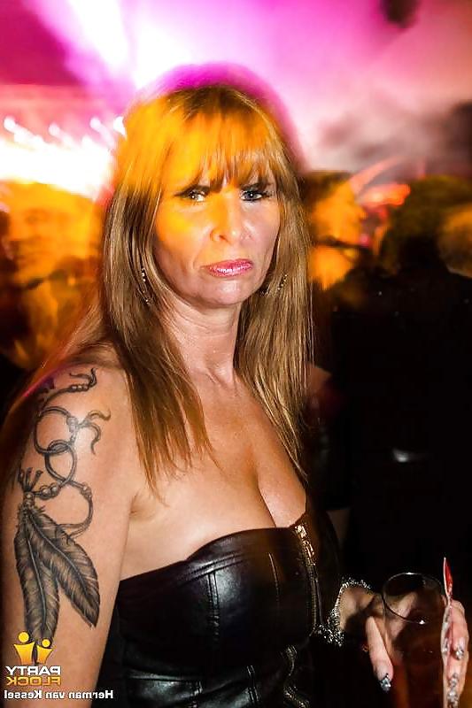 25P Dutch party girls