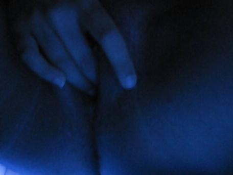 6P Trembling pussy on the couch :)