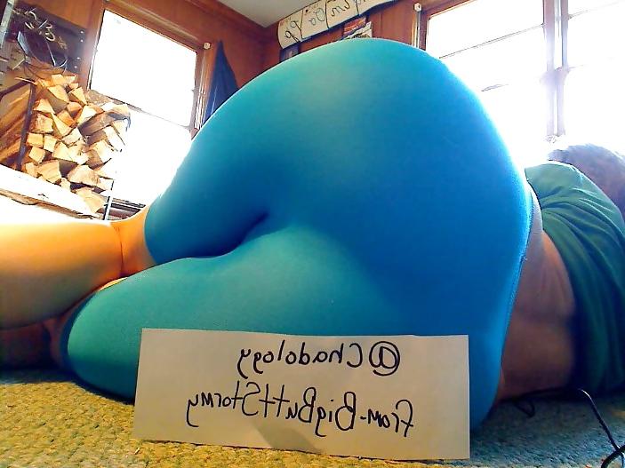 25P FAN SIGNS WITH MY HUGE BUTT!!