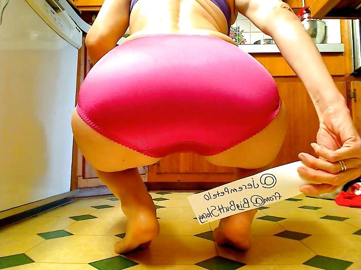25P FAN SIGNS WITH MY HUGE BUTT!!