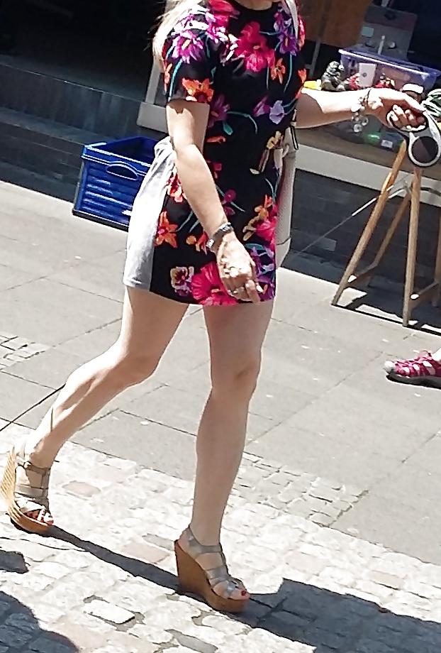 25P Hot Legs on the street -  geile beine auf der strasse