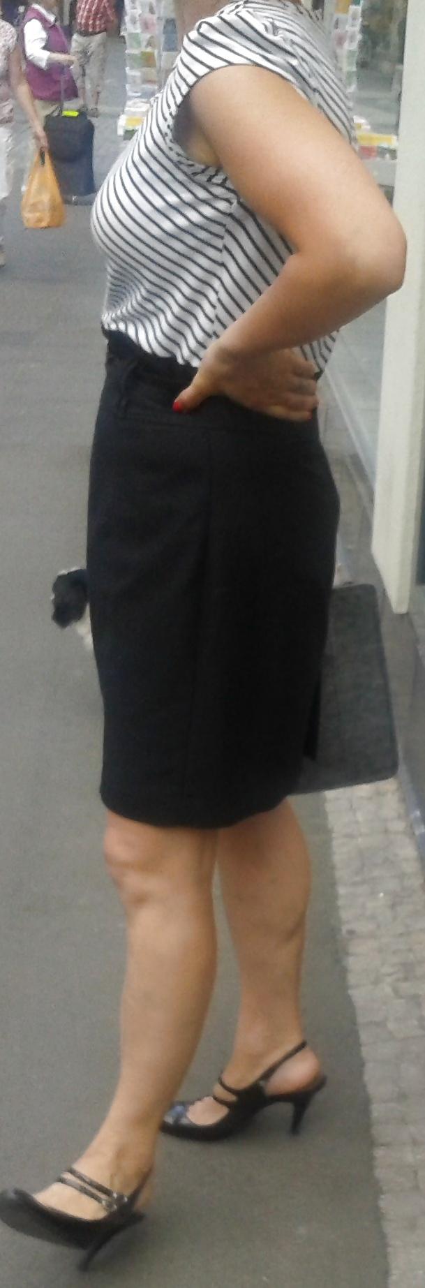 25P Hot Legs on the street -  geile beine auf der strasse